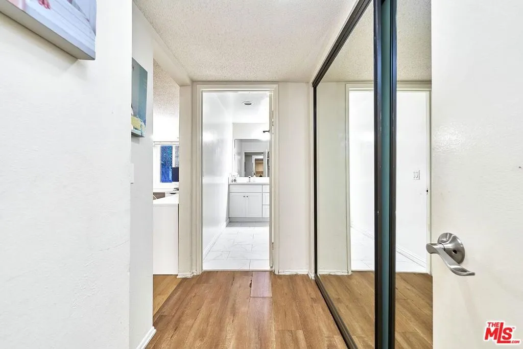 631 S Kenmore Avenue 106, Los Angeles, California 90005 home-pic-12